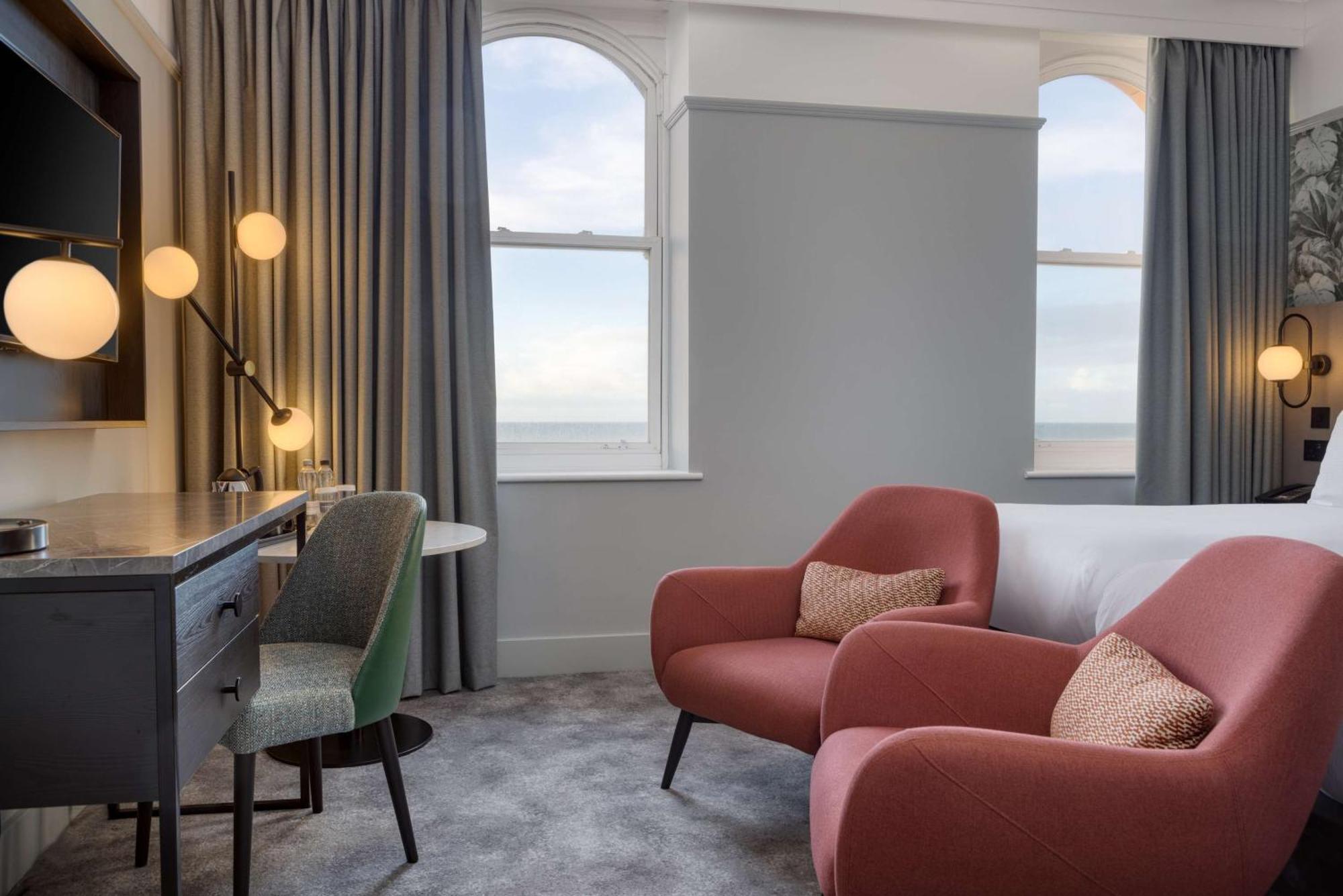Отель Doubletree By Hilton Brighton Metropole Экстерьер фото